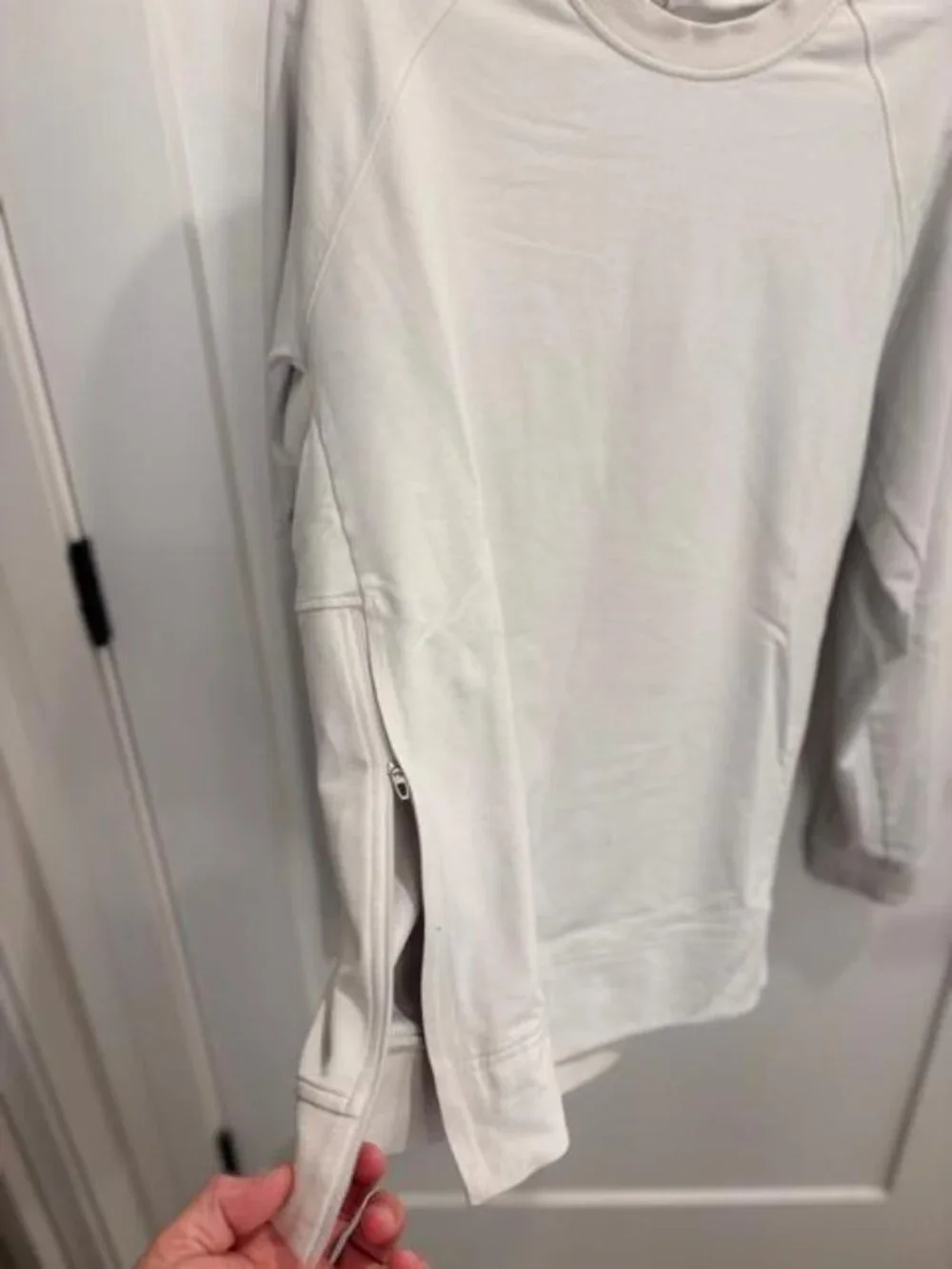 LULULEMON - Mens Sweatshirt with size zipper vent and hidden pocket